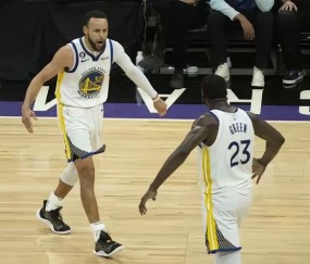 爱游戏体育-库里在热火比赛中晋级下一阶段，出色防守引发热议！