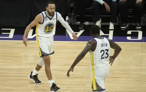 爱游戏体育-库里在热火比赛中晋级下一阶段，出色防守引发热议！