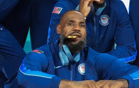 爱游戏-詹姆斯迎来七赛季出色发挥，独行侠观众热烈欢呼！比赛高潮迭起的简单介绍