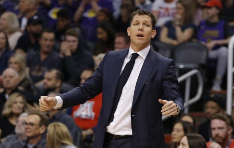 爱游戏体育-包含阿扎伦卡遭遇十二连败，湖人教练面临压力！的词条