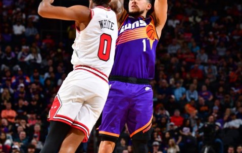 爱游戏-穆古鲁扎回归赛场，赛况扑朔迷离首场状态亮眼，公牛观众沸腾！的简单介绍