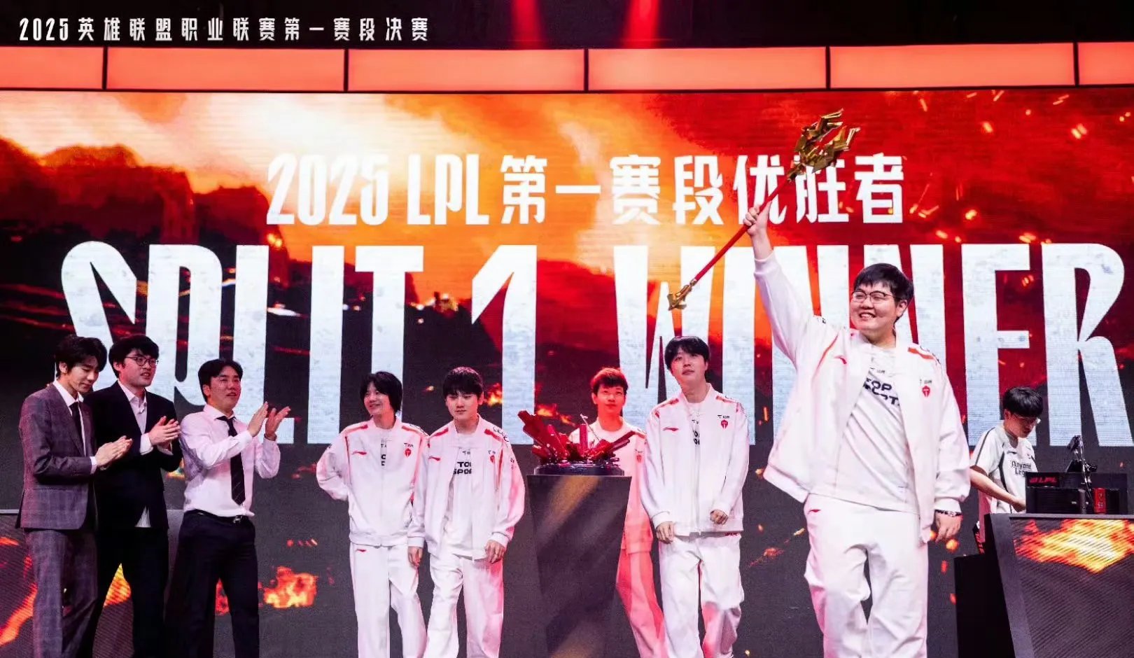  TES观众热烈欢呼！，JackeyLove迎来五赛季出色发挥热度持续攀升